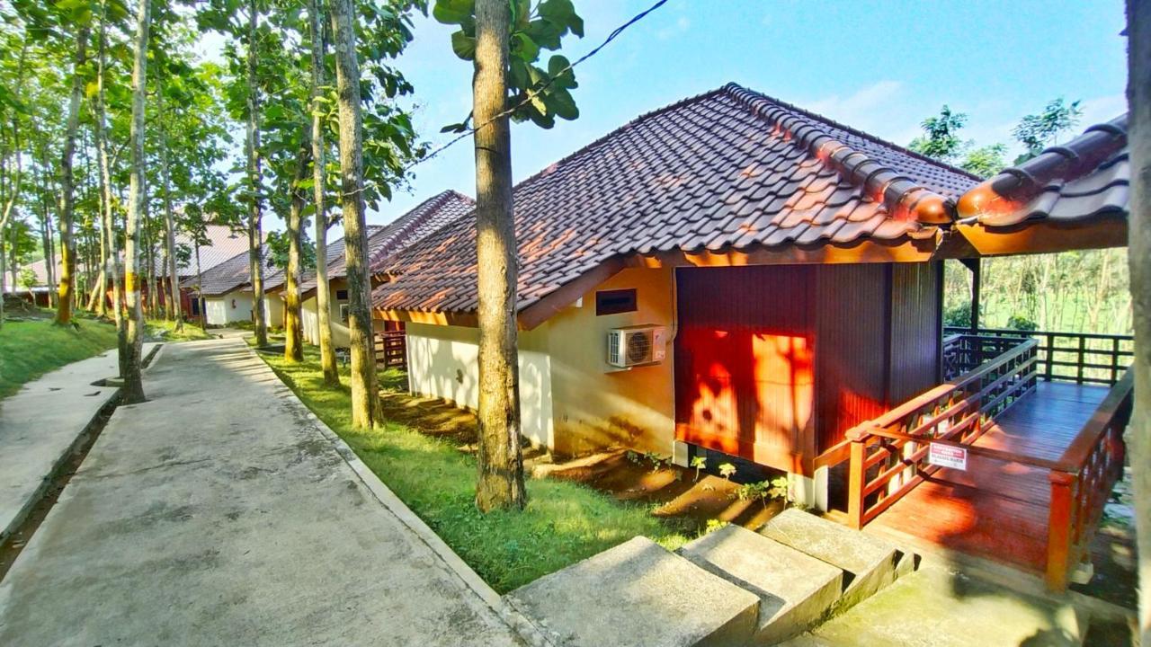 Kasuari Exotic Resort Магеланг Экстерьер фото
